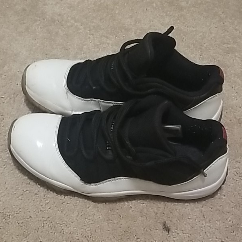 Jordan 11 Low Tuxedo Size 11